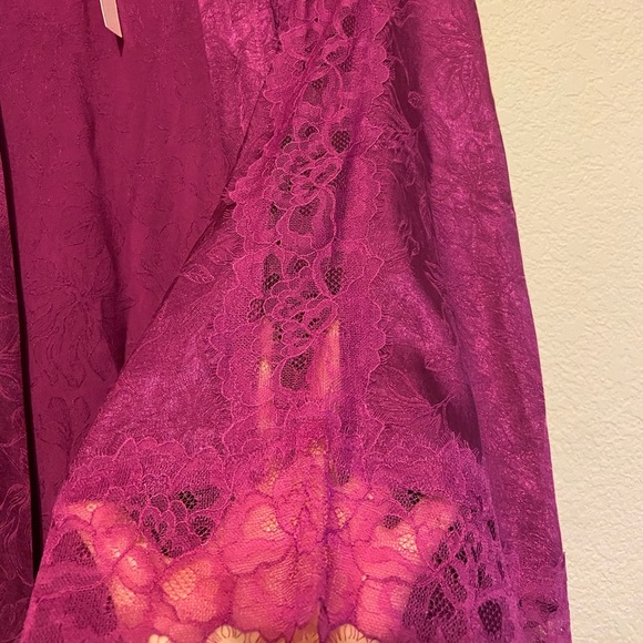 NWT Victoria’s Secret Women’s Robe lingerie Lace Silky Magenta Sexy XS / S - Picture 3 of 5